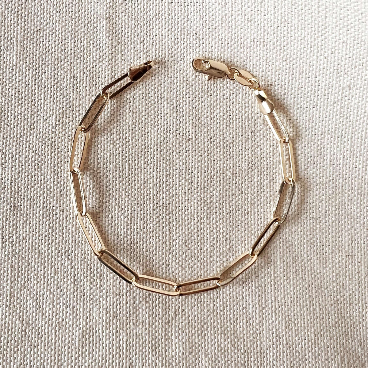 18k gold-filled classic paperclip chain bracelet by Mondsee, shown to illustrate bracelet sizing