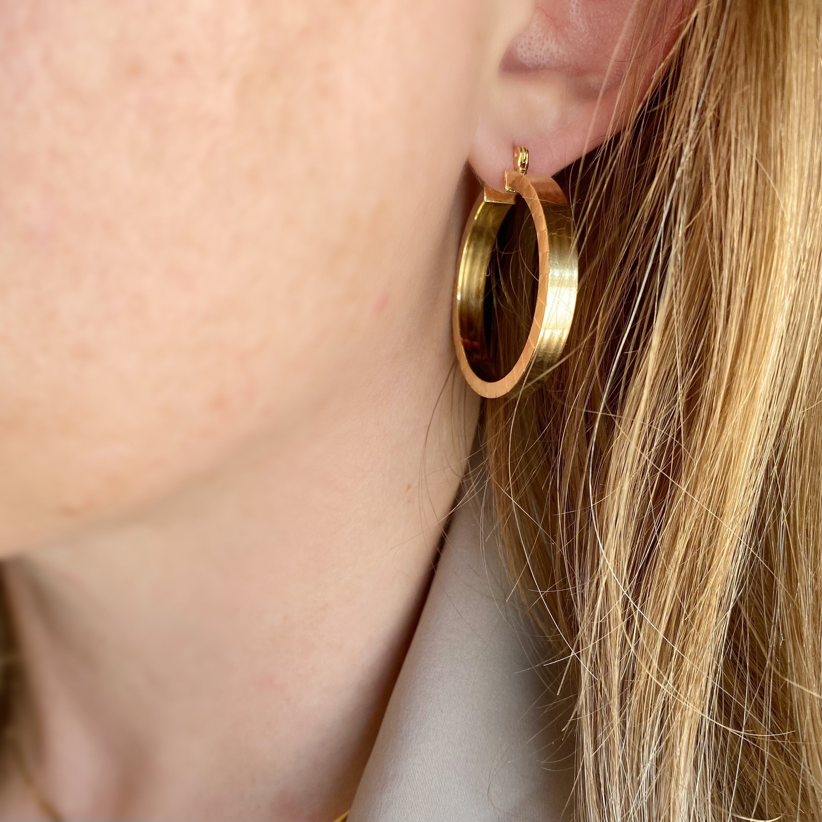 Mondsee 18K Gold Filled 35mm Flat Hoop With Scalloped Side Detail | 18k Gold Filled Jewelry