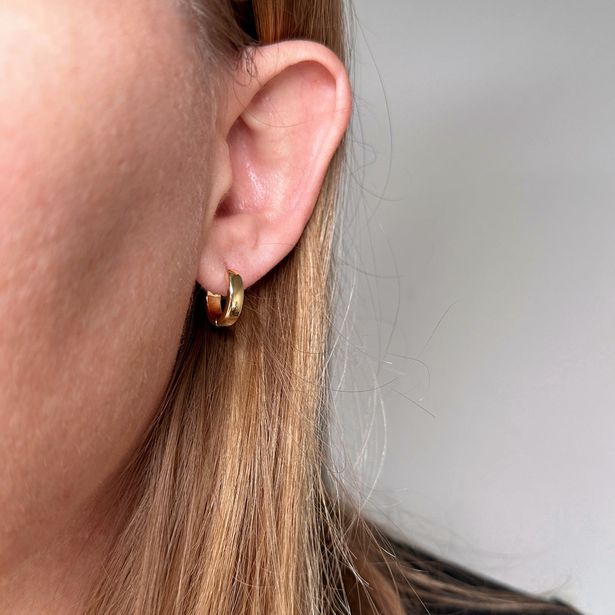 Polished Classic Clicker Hoop Earrings – 18k gold filled hoop huggies clicker small
