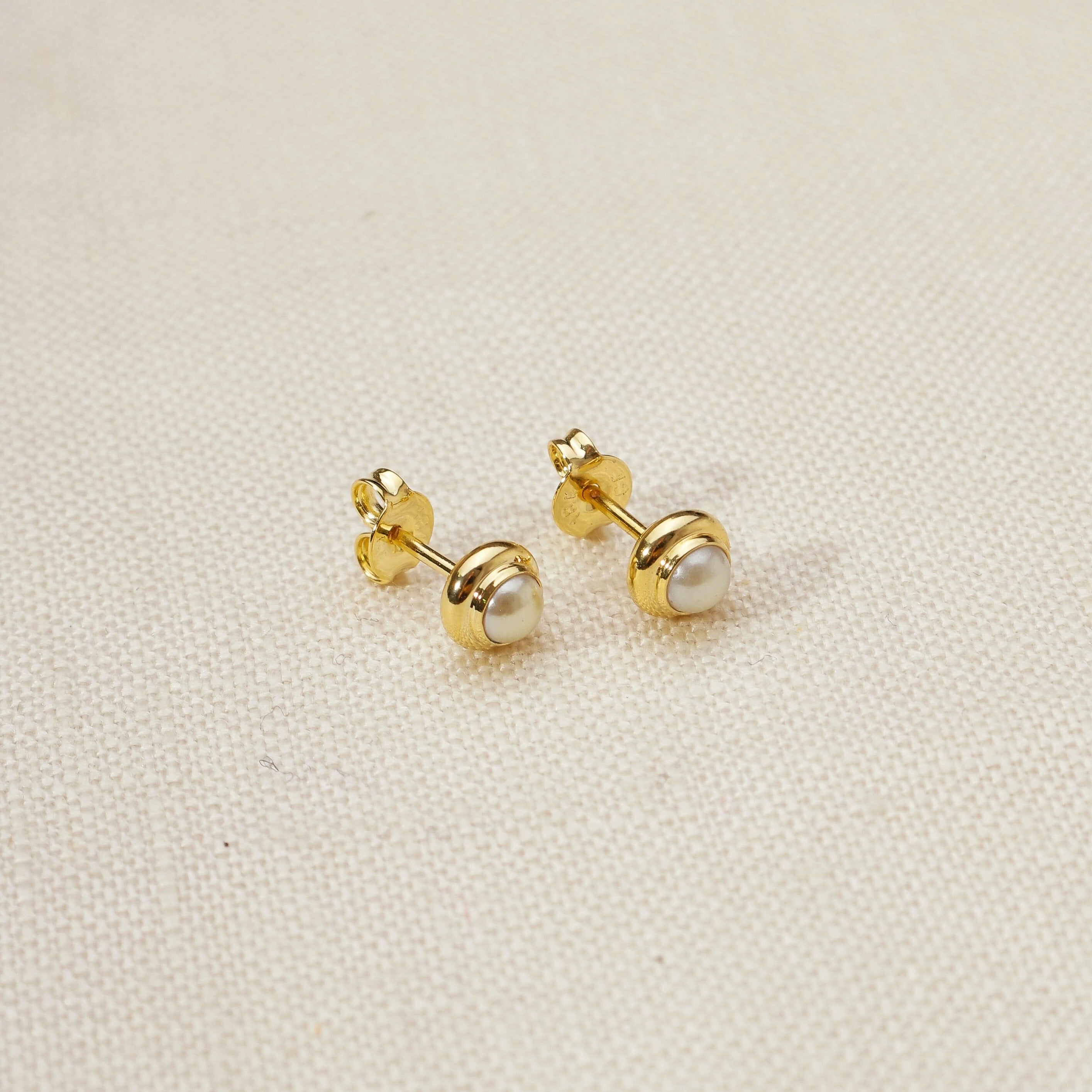 Mondsee 18k Gold Filled Pearl Stud With Bezel Around | 18k Gold Filled Jewelry