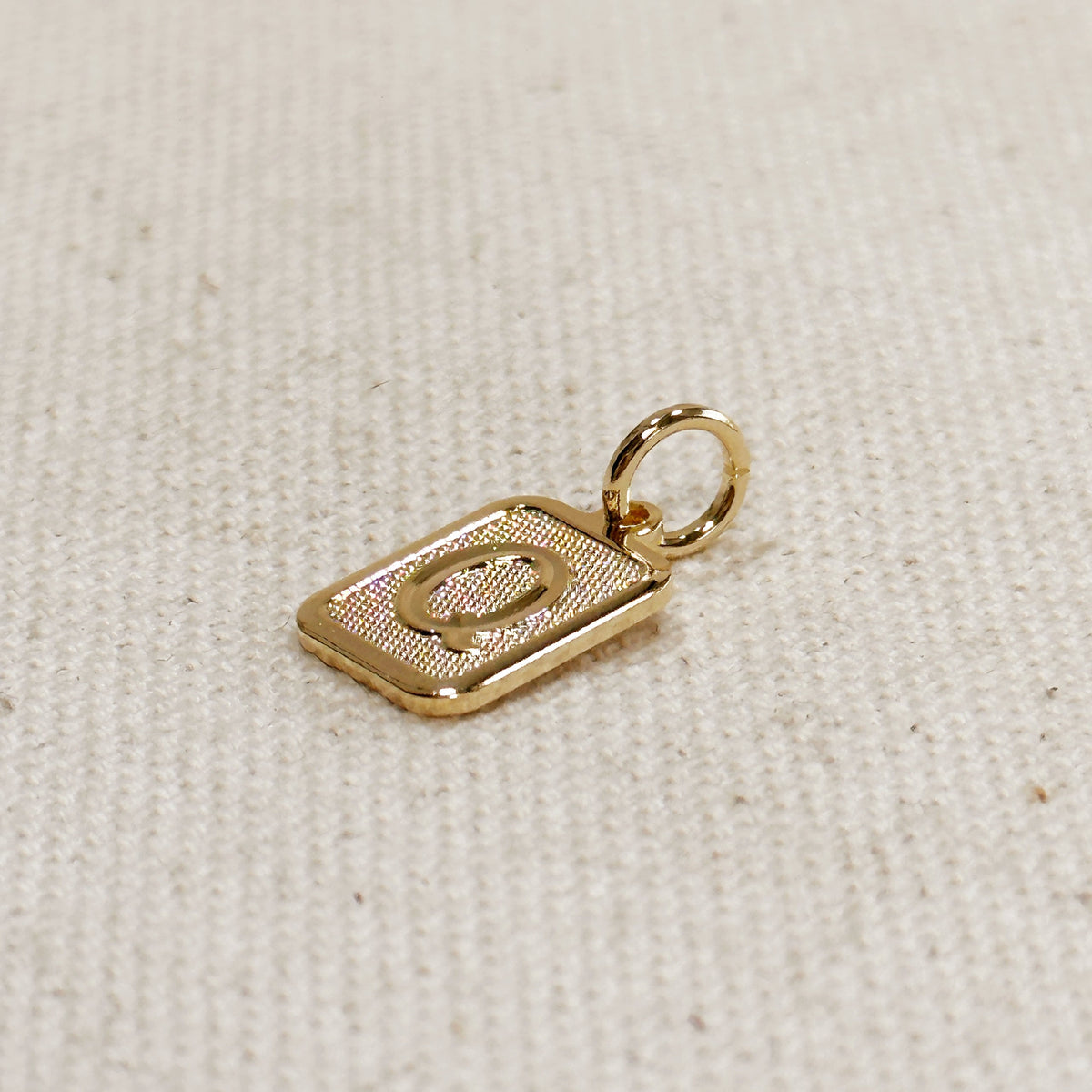 Textured Initial Plate Pendant – Q